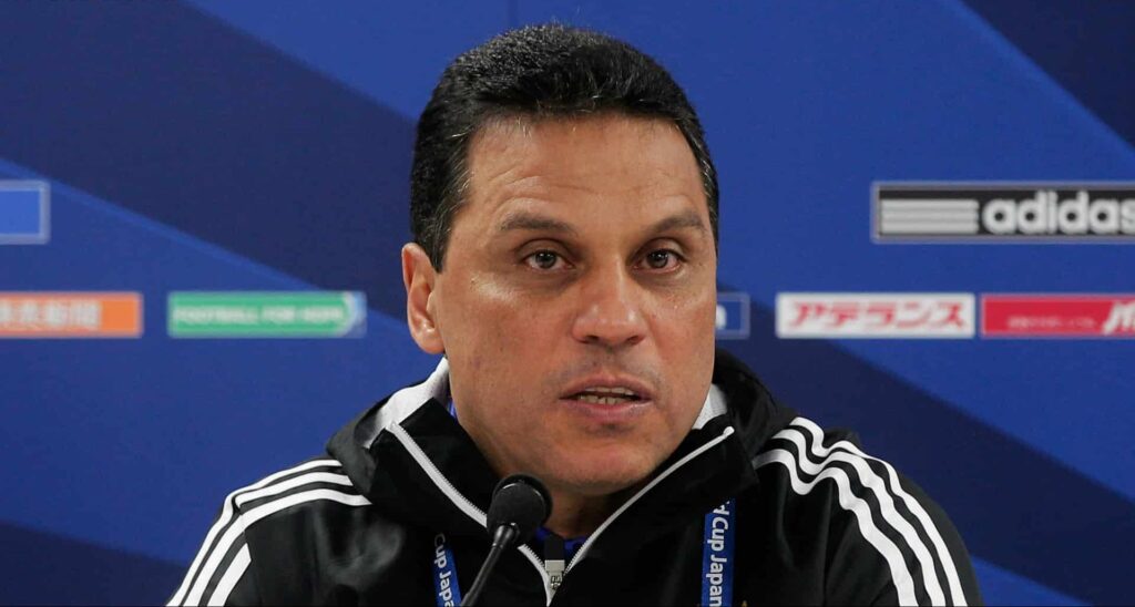 فيفا العرب |أحمد شوبير يفجر مفاجأة قوية بشأن عودة حسام البدري لتدريب الأهلي