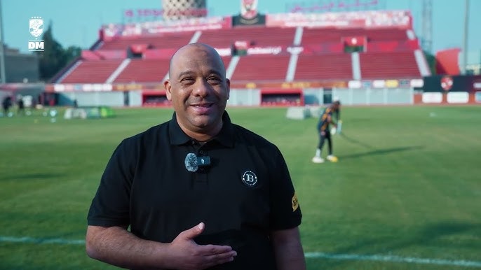 فيفا العرب |وليد صلاح الدين يحسم أزمة ياسر إبراهيم ويكشف إستراتيجية الأهلي لتجديد العقود