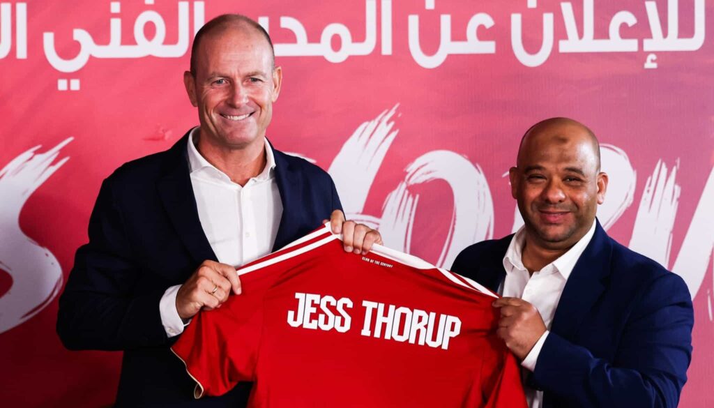 فيفا العرب |وليد صلاح الدين يستقبل أسرة المدير الفني الجديد للأهلي استعدادًا لانطلاق المرحلة الجديدة