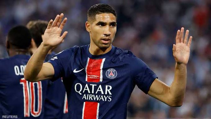 فيفا العرب |أشرف حكيمي يثق بثبات باريس أمام برشلونة: “لدينا فريق قوي وجاهزون للفوز”