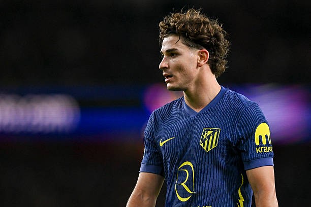 فيفا العرب |برشلونة يراقب عن كثب مستقبل جوليان ألفاريز