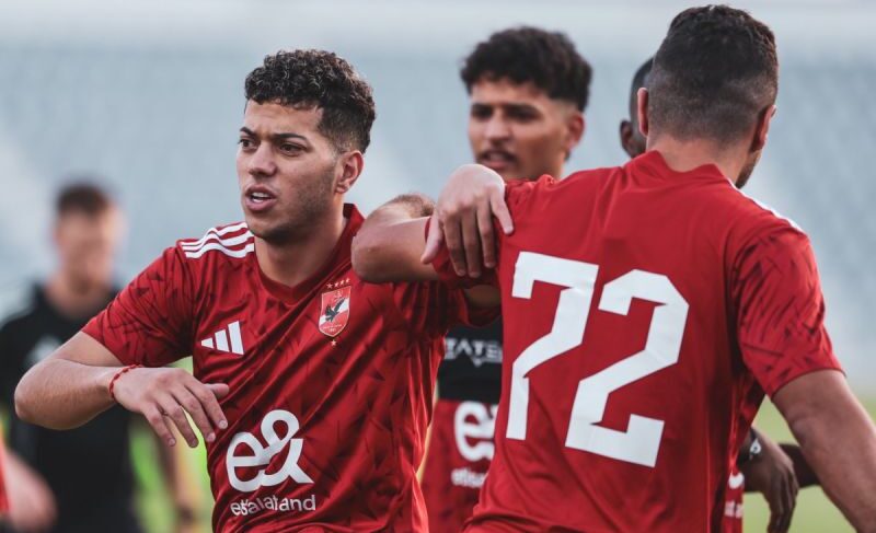 فيفا العرب |إمام عاشور يزين تدريبات الأهلي في الإمارات استعداداً للسوبر المصري