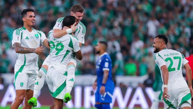 فيفا العرب |صراع النخبة في البريميرليج يسعون لضم هدّاف الأهلي السعودي