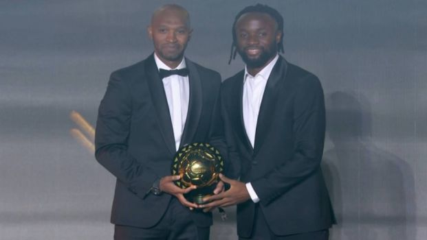 فيفا العرب |فيستون مايلي يتوج بجائزة أفضل لاعب داخل إفريقيا لعام 2025