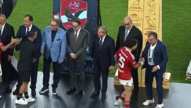 فيفا العرب |الزمالك يطعن لدى “الانضباط” ضد “زيزو” لرفضه مصافحة نائب الرئيس في منصة التتويج