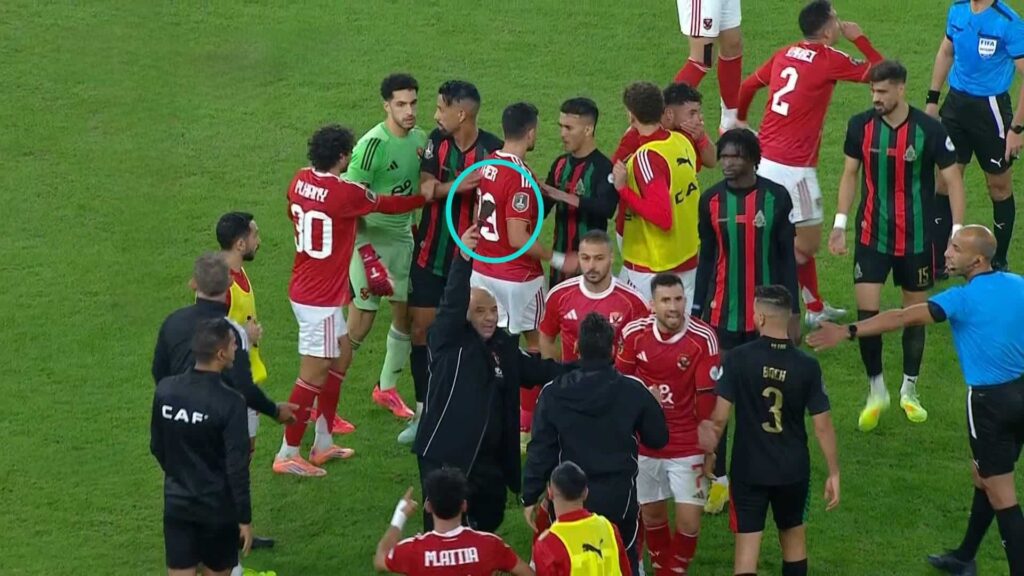 فيفا العرب |الكاف يضرب بيد من حديد ويُعاقب الجيش الملكي بسبب أحداث قمة الأهلي