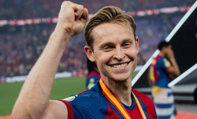 فيفا العرب |تفاصيل تقرير الحكم مونويرا.. سر طرد دي يونج ومدة غيابه المتوقعة عن برشلونة