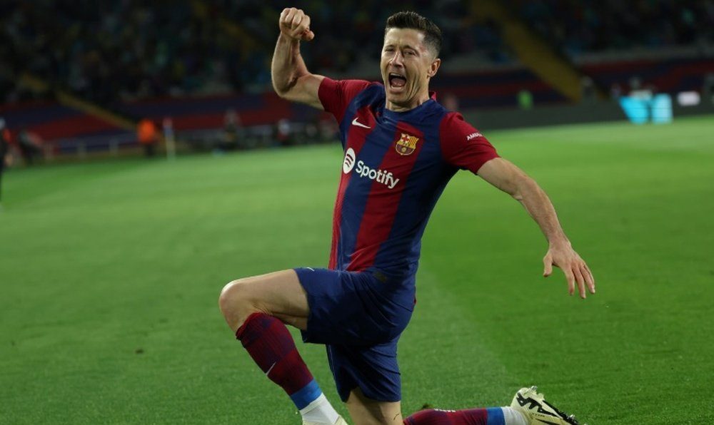 فيفا العرب |ليفاندوفسكي: “أنا أكبر من والد يامال.. ولست خائفاً من الاعتزال”