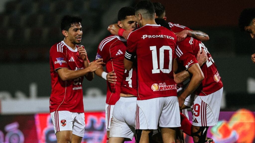 فيفا العرب |كيف أنقذ مدير الكرة بالأهلي علاقة بن رمضان بالفريق مستعيناً بـ “زيزو وبن شرقي”؟