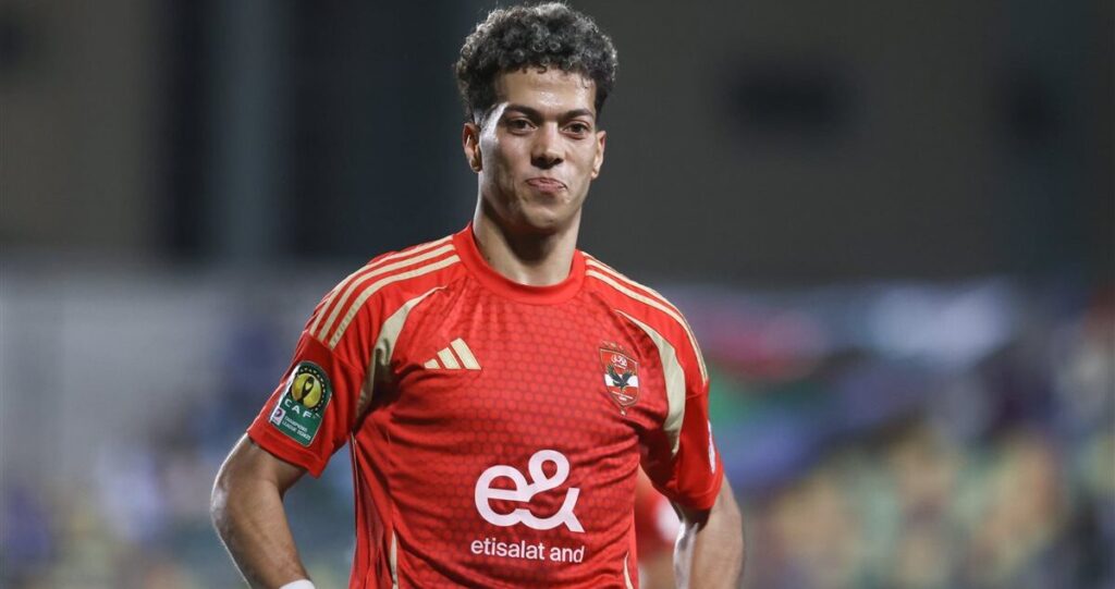 فيفا العرب |مهاجم الأهلي السابق يفتح النار على إمام عاشور ويطالب بحماية مبادئ الأهلي