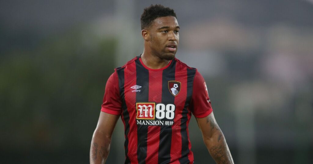 فيفا العرب |القبض على نجم ليفربول السابق جوردون إيبي بعد نزوله من الطائرة في المملكة المتحدة | كرة القدم | رياضة