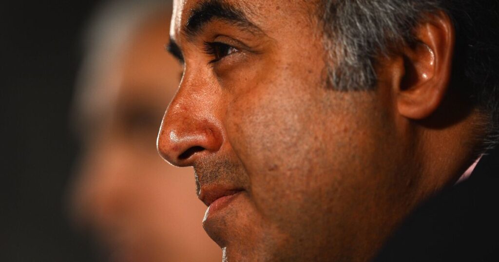 فيفا العرب |تعرض مالك الدوري الإنجليزي السابق للطعن في منزله في لندن على يد لصوص ملثمين | كرة القدم | رياضة