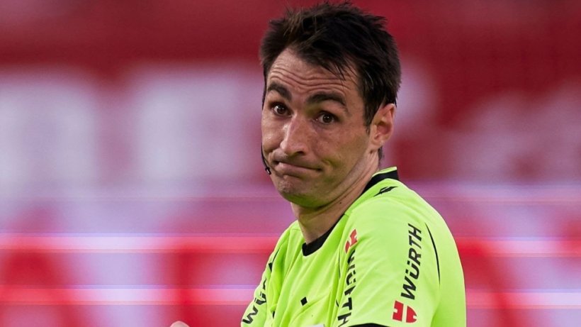 فيفا العرب |كل ما تريد معرفته عن حكم مباراة الهلال والاتحاد في الكلاسيكو