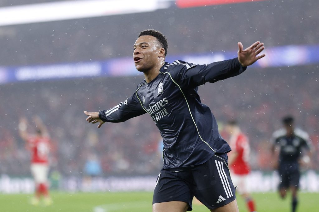 فيفا العرب |لقطة طريفة.. مبابي وروديجير يسخران من تسديدة لفالفيردي