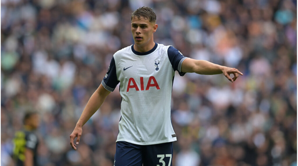 فيفا العرب |نقل الأخبار لايف: ميكي فان دي فين مطلوب من قبل مانشستر يونايتد وليفربول وريال مدريد