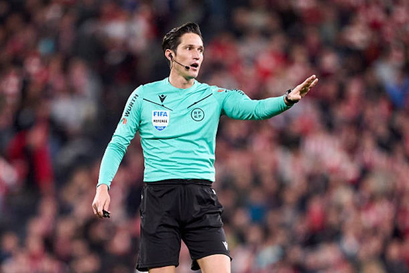 فيفا العرب |حكم مباراة برشلونة وإشبيلية في الدوري الإسباني