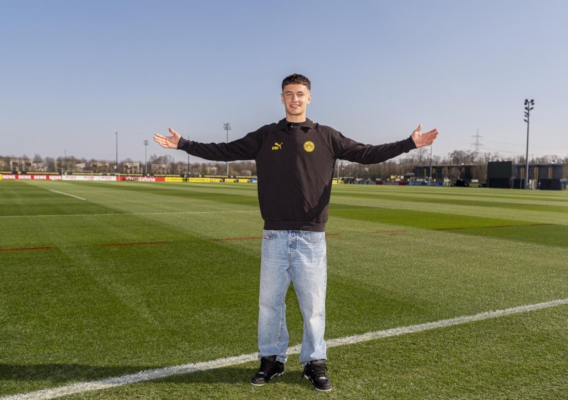 فيفا العرب |دورتموند يؤمن مستقبله الدفاعي بتوقيع أول عقد احترافي مع تالنت ريجاني