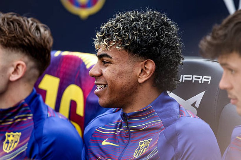 فيفا العرب |ضحكة يامال تكشف عن تماسك غرفة خلع الملابس في برشلونة