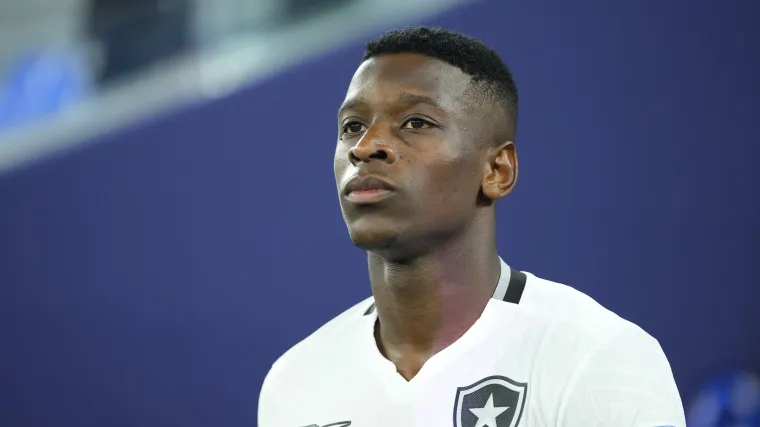 لويز هنريكي يسقط تلميح أرسنال بعد محادثات مع ثنائي الجانرز