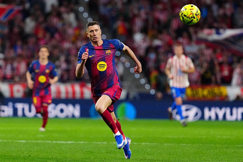 ليفاندوفسكي يسجل هدفه الثلاثي بعد صدمة كأس العالم