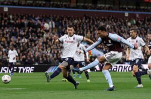 أستون فيلا يسحق بولونيا ويتأهل إلى نصف نهائي بطولة أوروبا الإنجليزية بالكامل