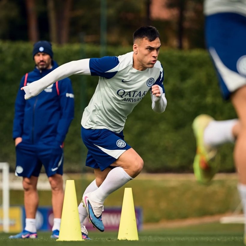 إنتر يعلن عن إصابة لاوتارو مارتينيز والجدول الزمني للقرار