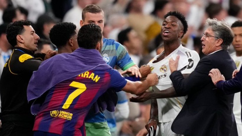 برشلونة قد يتوج بلقب الدوري الإسباني أمام ريال مدريد في الكامب نو