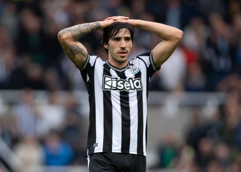 تونالي يوضح موقفه من الرحيل عن نيوكاسل وسط اهتمام عمالقة أوروبا