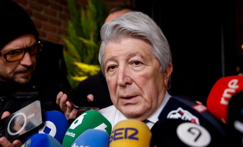 رئيس أتلتيكو مدريد يرد على اهتمام برشلونة بالتعاقد مع ألفاريز