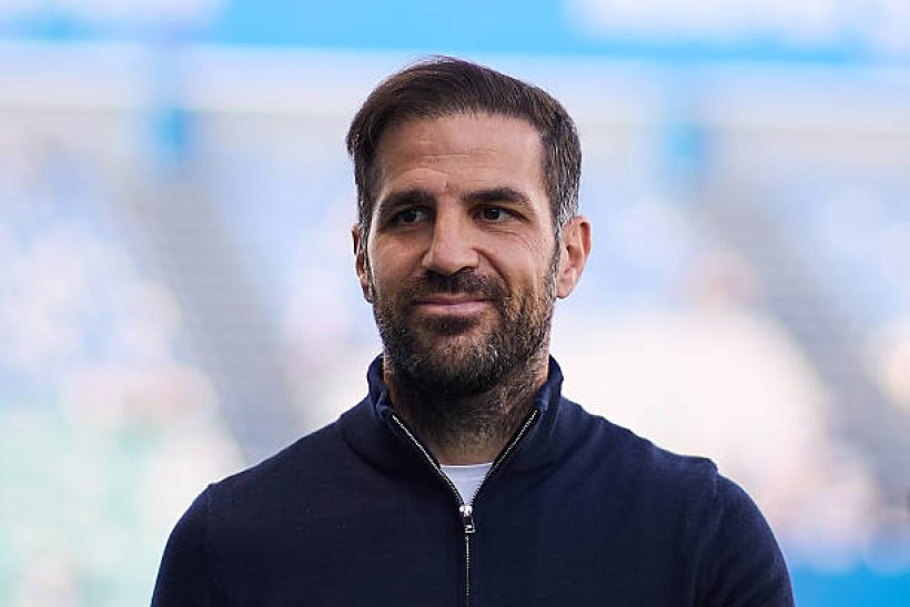 فابريجاس يضع ريال مدريد تحت الضغط بمراقبة مواهب الكاستيا