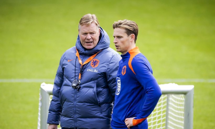 كومان يدافع عن دي يونج: الانتقادات غير عادلة