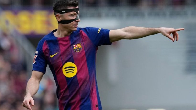 ليفاندوفسكي يطلب المزيد من الوقت ليقرر مستقبله مع برشلونة