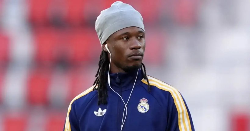 موقف باريس سان جيرمان من التعاقد مع كامافينجا