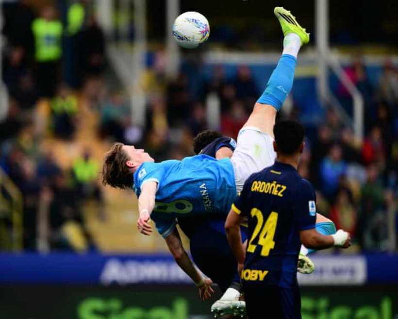 نابولي يدفع ثمن الاعتماد الزائد على مكتوميناي