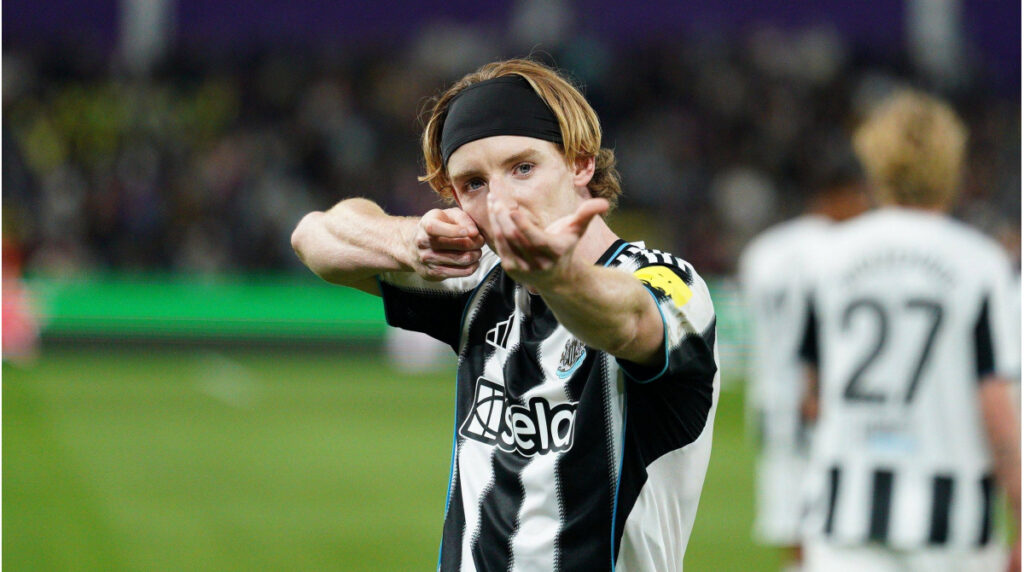 نقل الأخبار لايف: أنتوني جوردون مطلوب من قبل بايرن ميونيخ