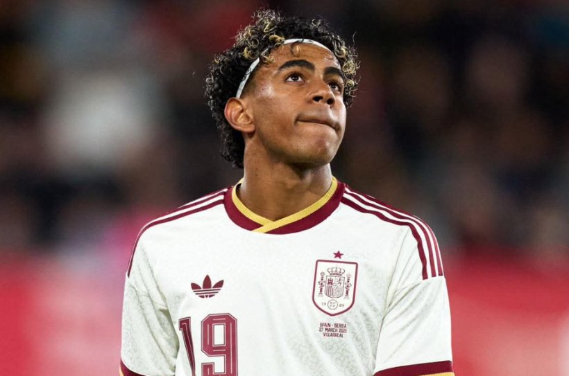 لامين يامال يرد على حادثة العنصرية ببيان رسمي